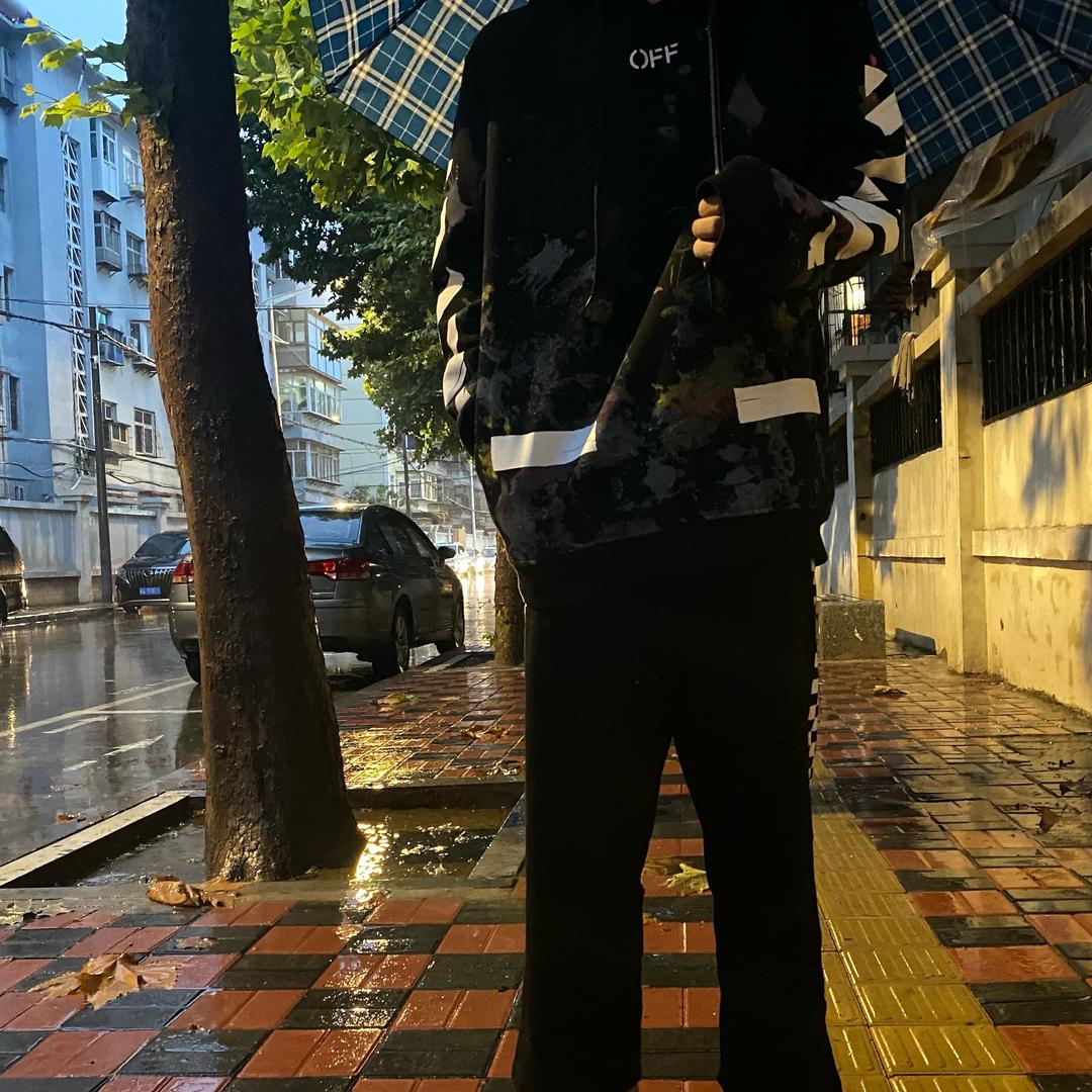 亦東.