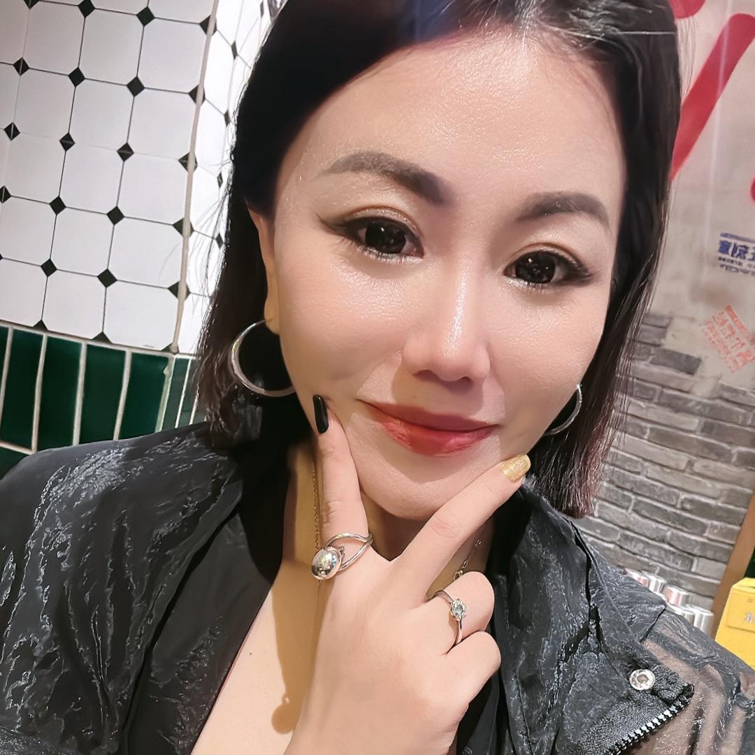 伊一品质穿搭