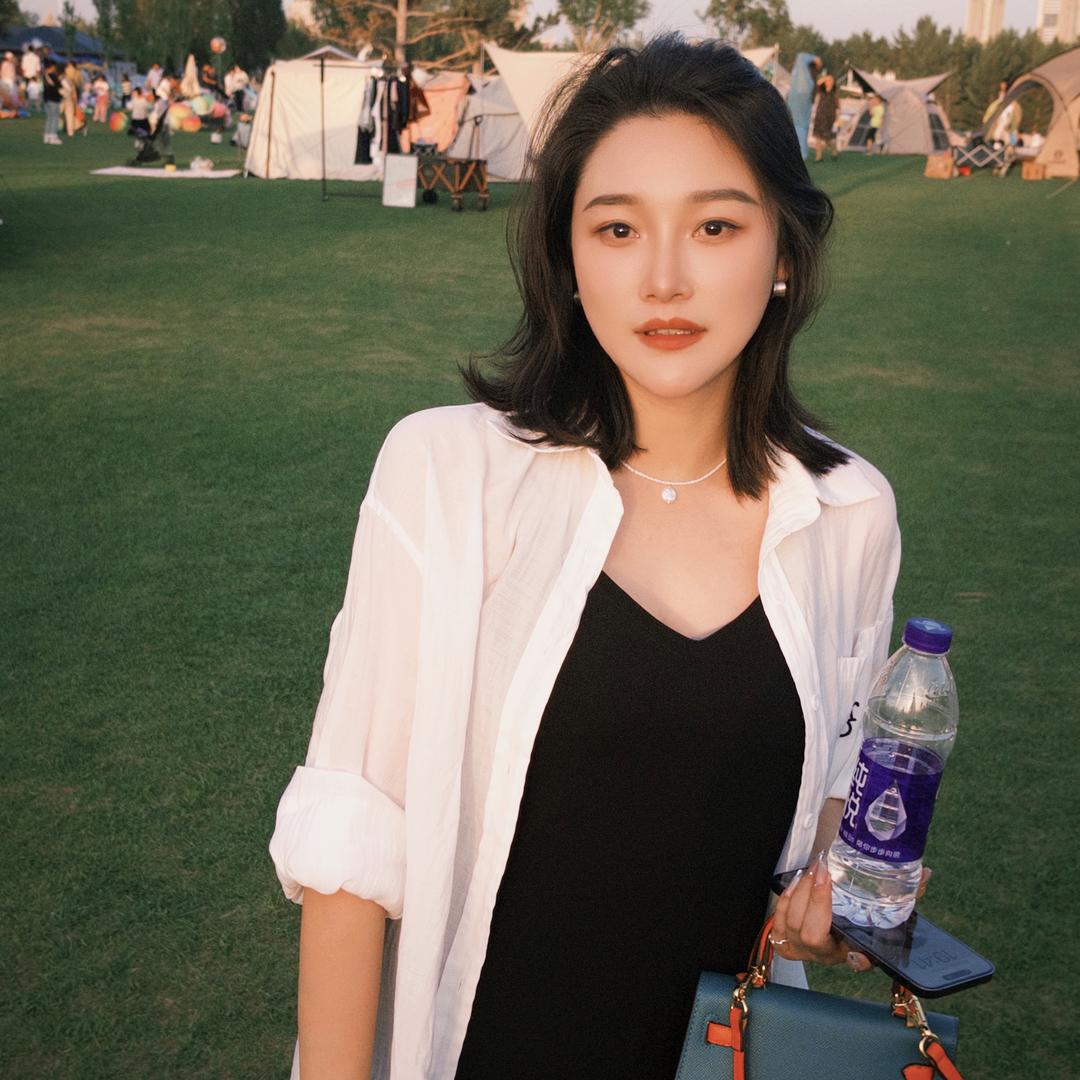 在家卖衣服的韩韩  中午 （12:26）