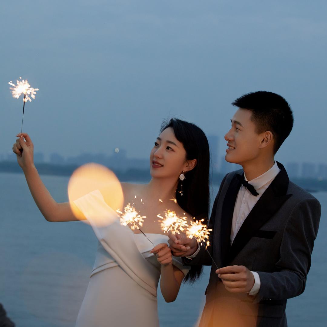 爱吃瓜子的向日葵.