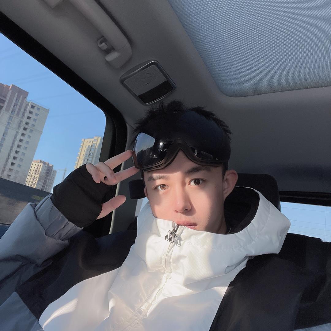 一只宇航员👨‍🚀