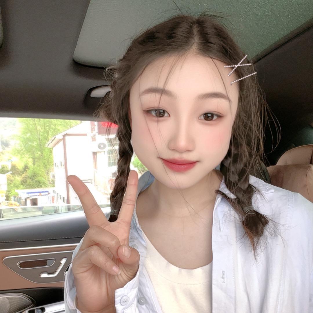 小璐璐.
