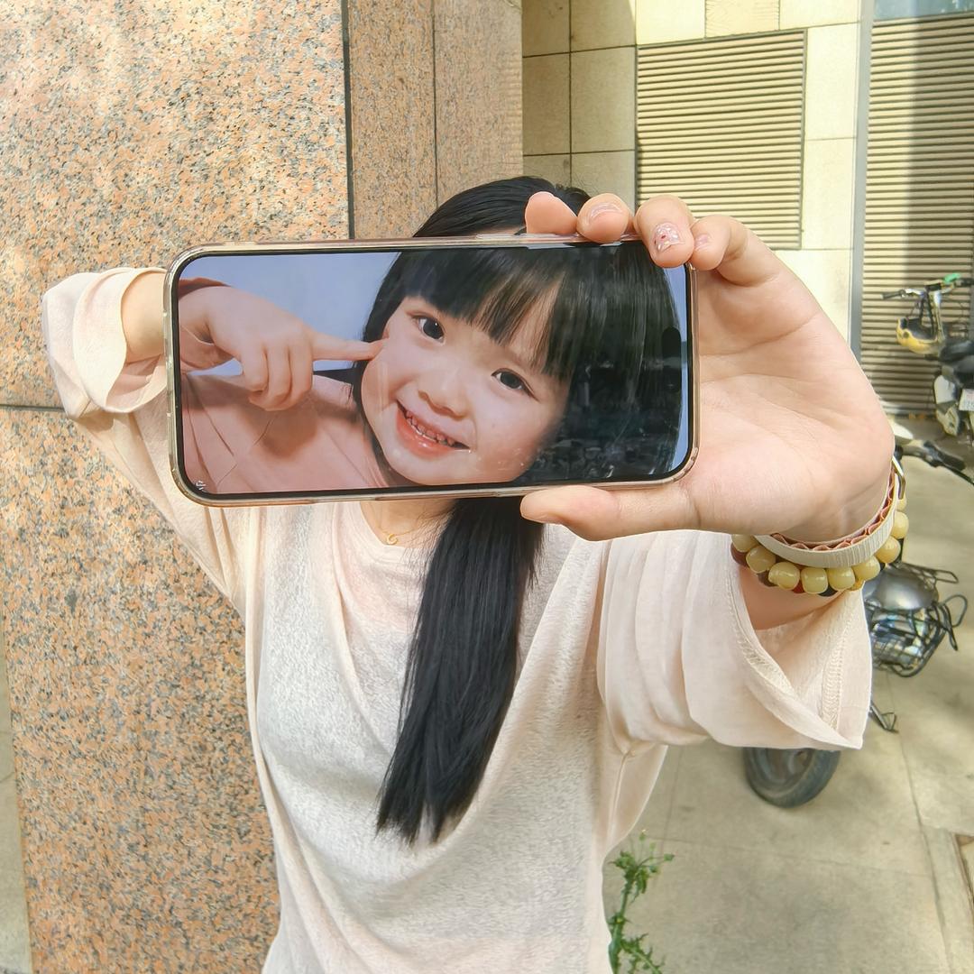 贝贝呀（跟张凌赫对视4次版）