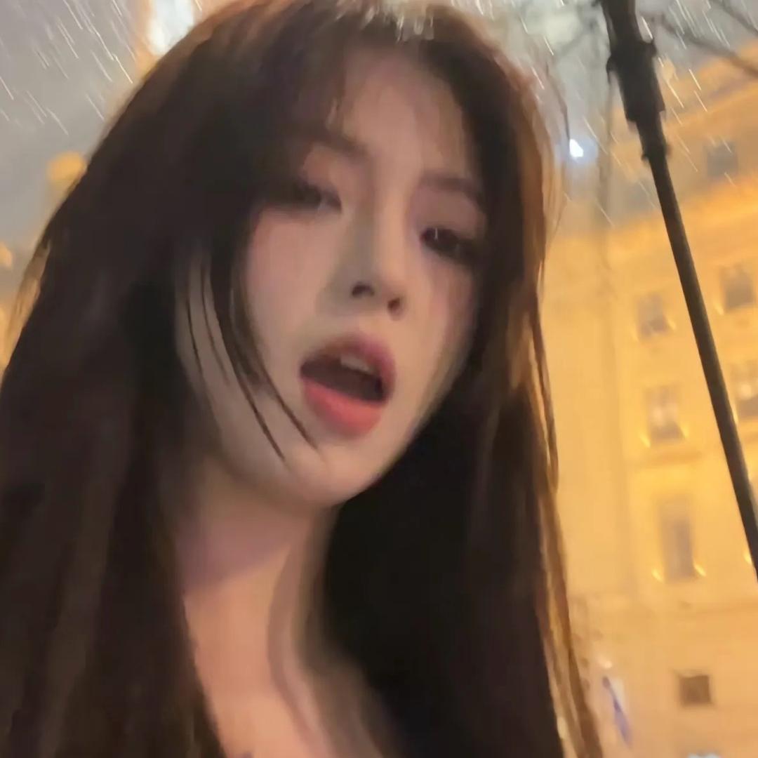 爱吃榴莲美少女🍗