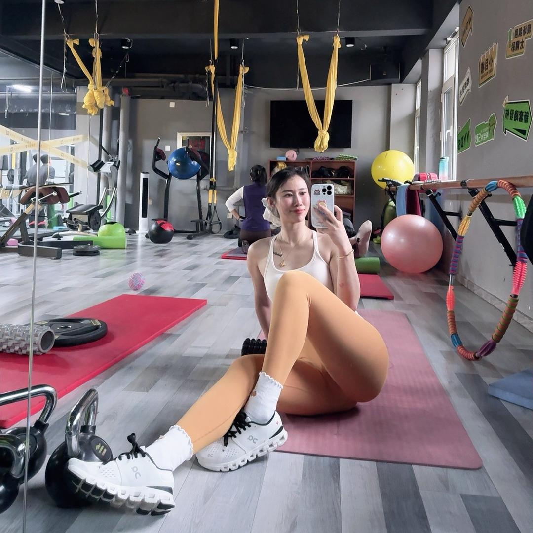 爱健身的卡米拉（中年少女增肌版）