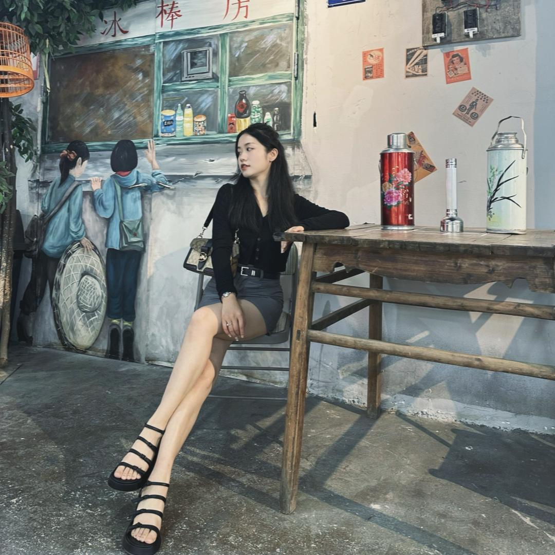 开自助炭烤的俊俊