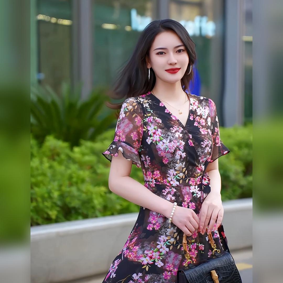 芮利服饰