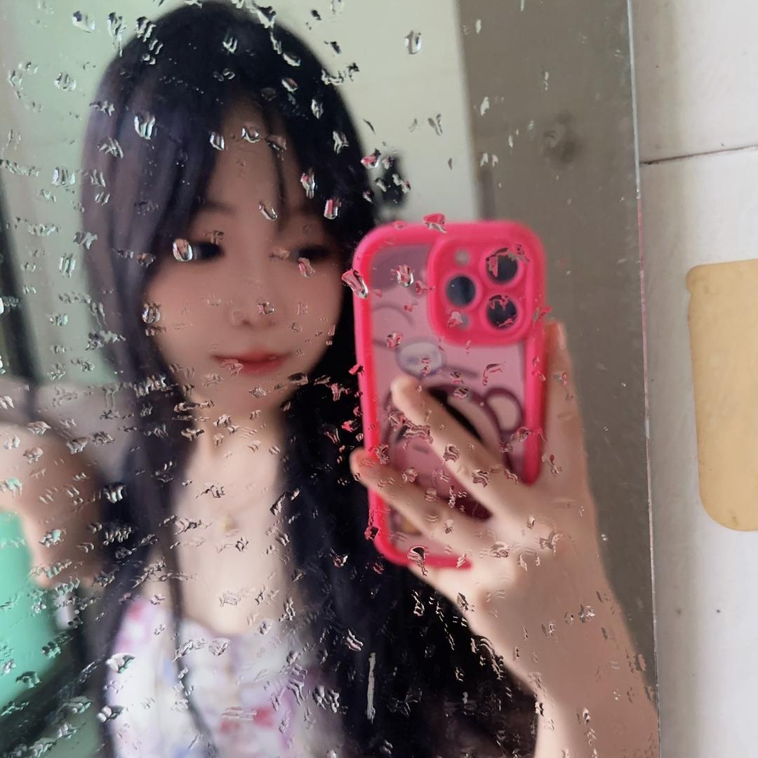 英英.