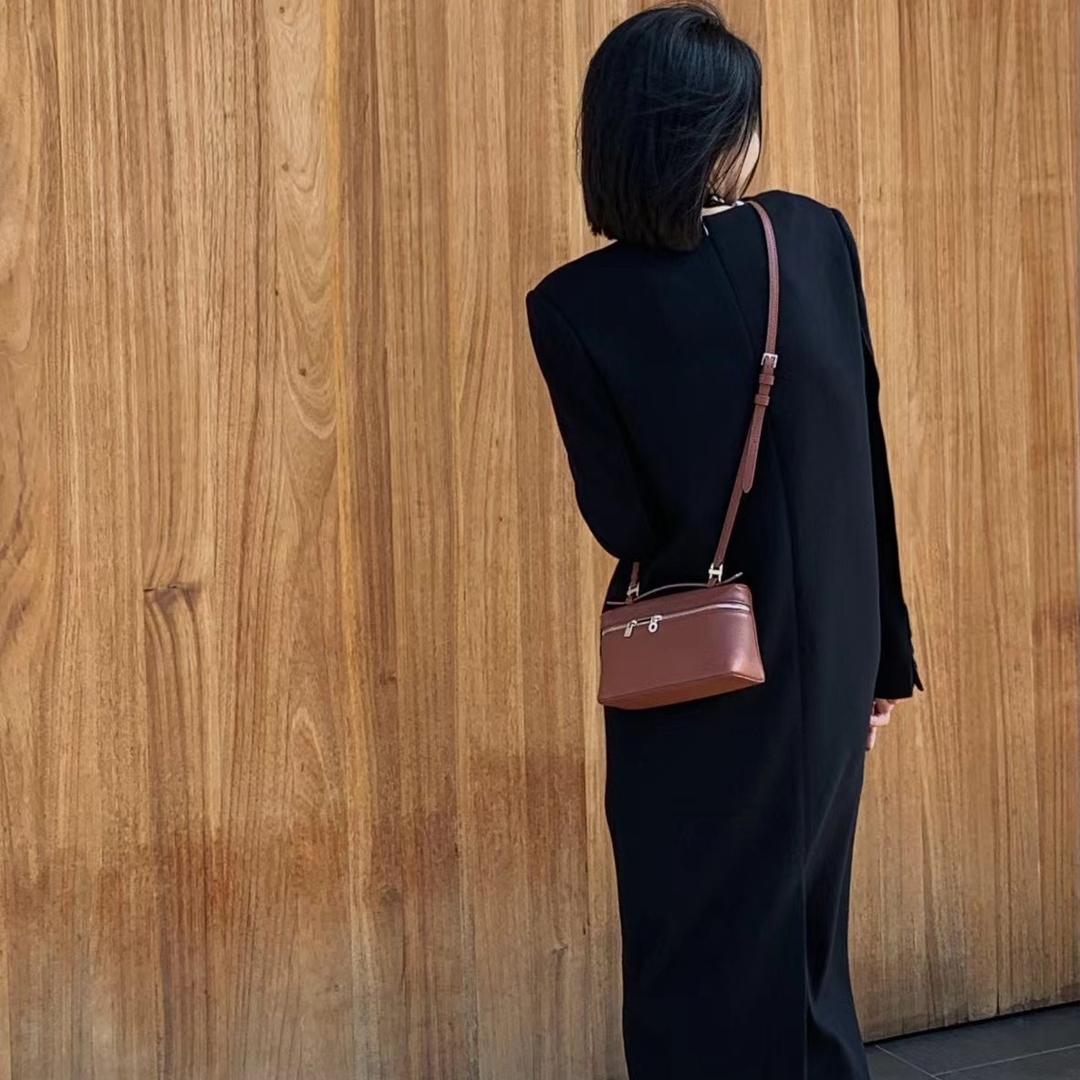 岩寺水街望佳高端女装买手店