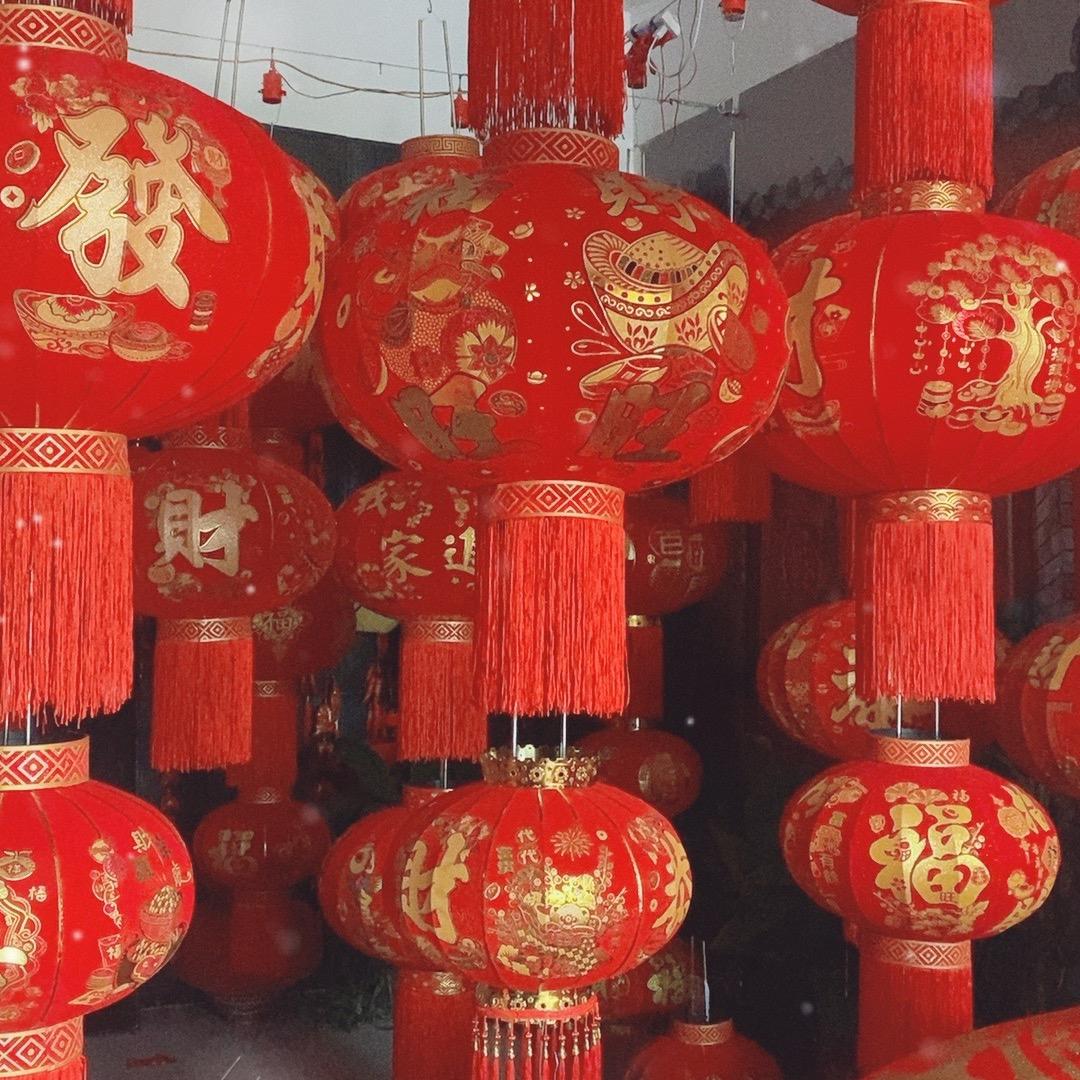 大红灯笼高高挂