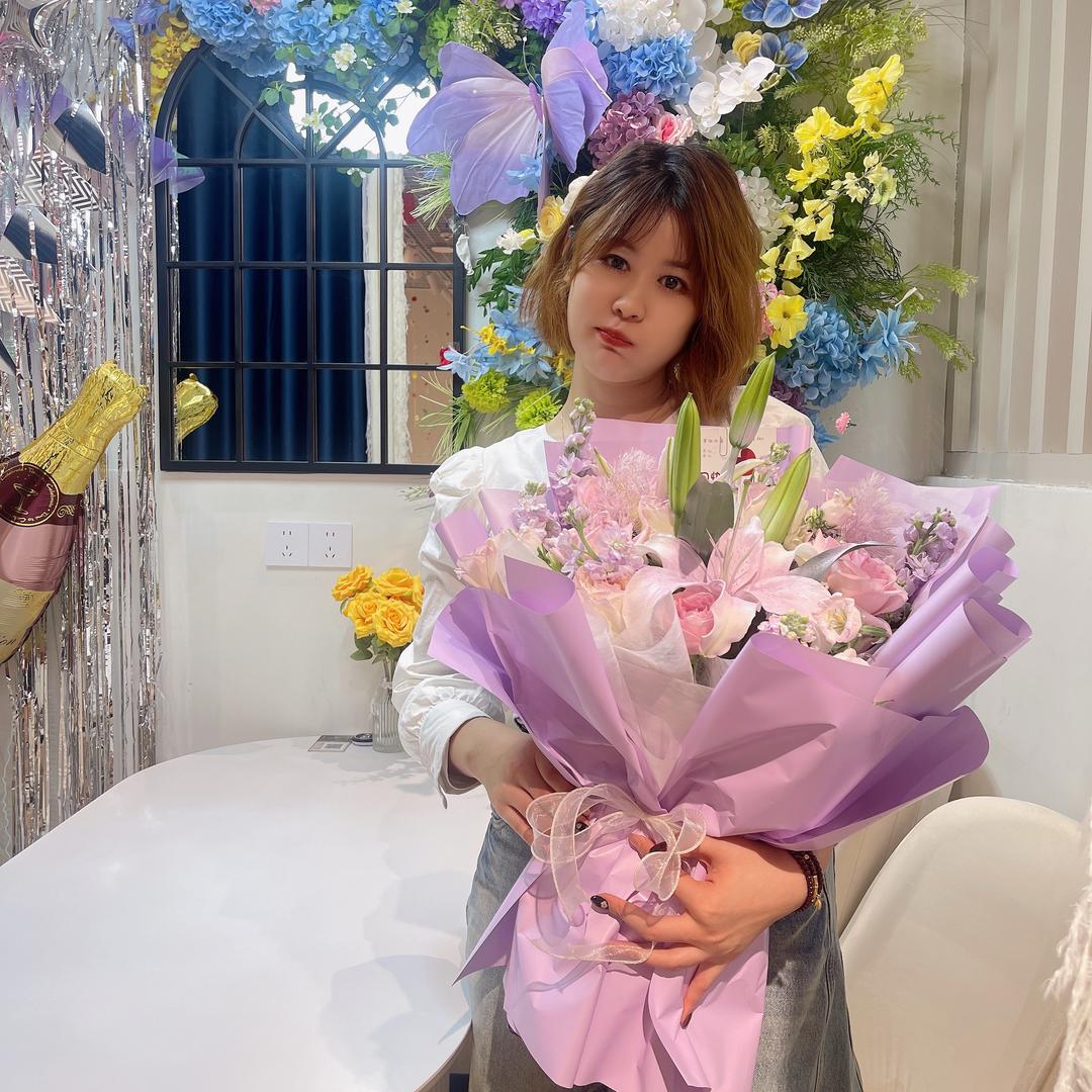 曲中周皮肤管理中心婷婷（每日不定时直播）