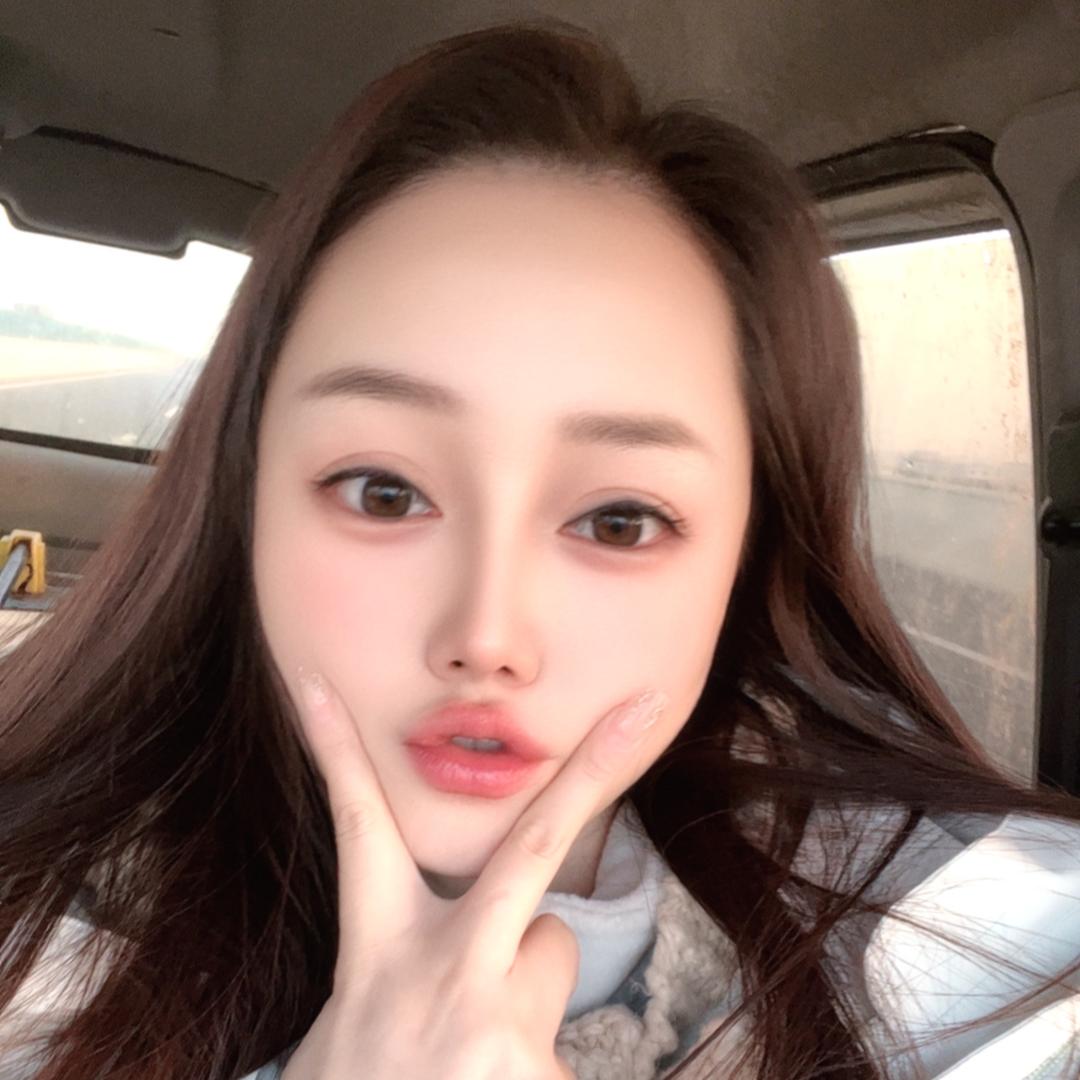 卖海鲜的小姑娘