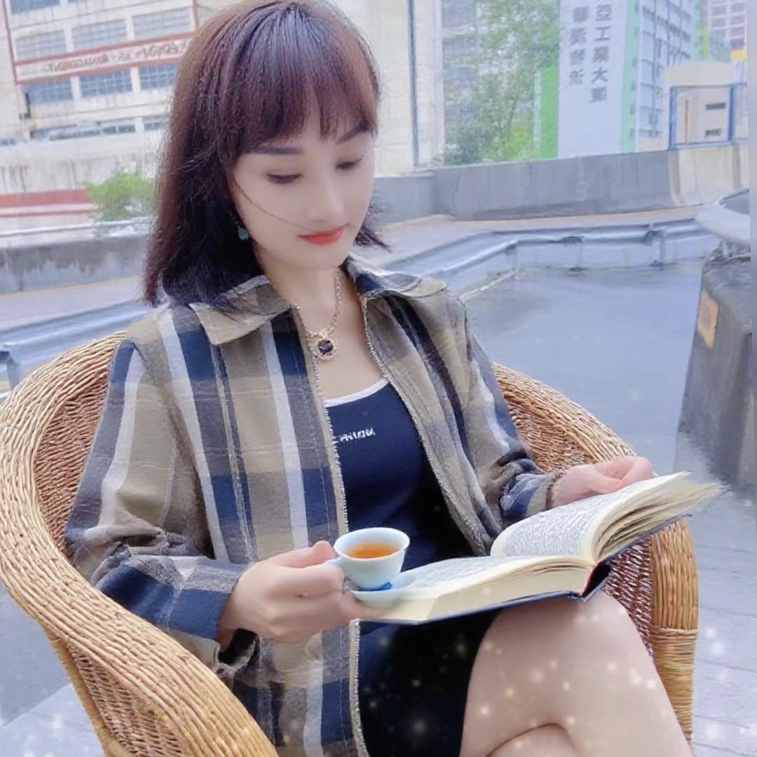 岳岳(ง •̀_•́)ง