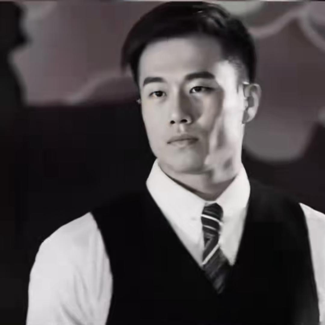 砰砰就是两拳