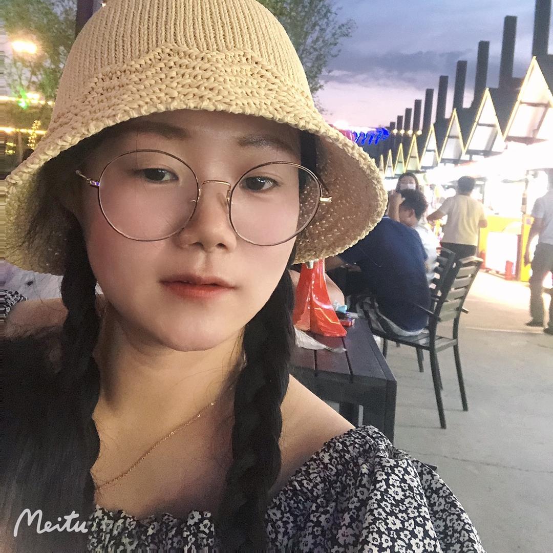静妍ɪə(卖马可波罗瓷砖的小姐姐)