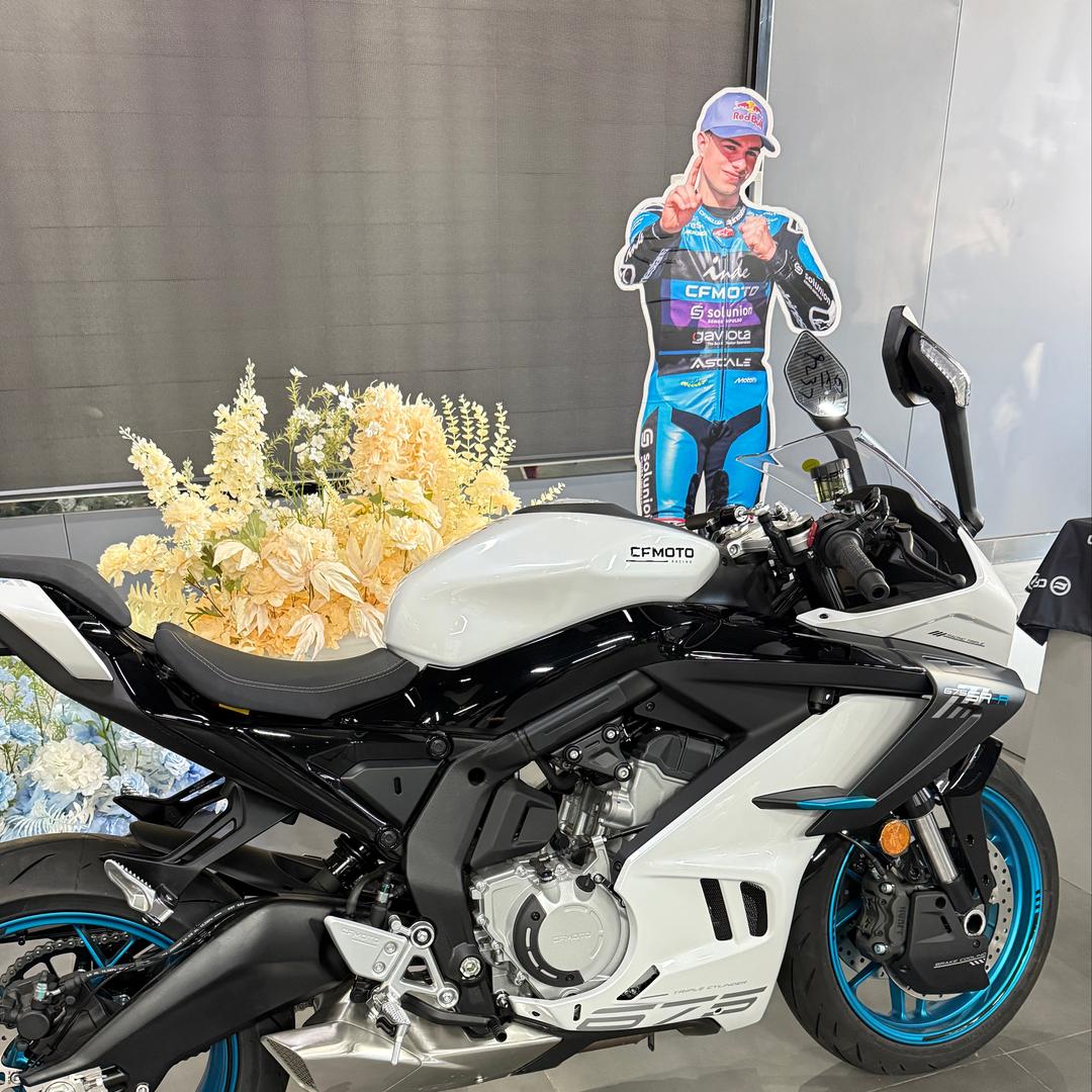 卖摩托的果果（春风沙河