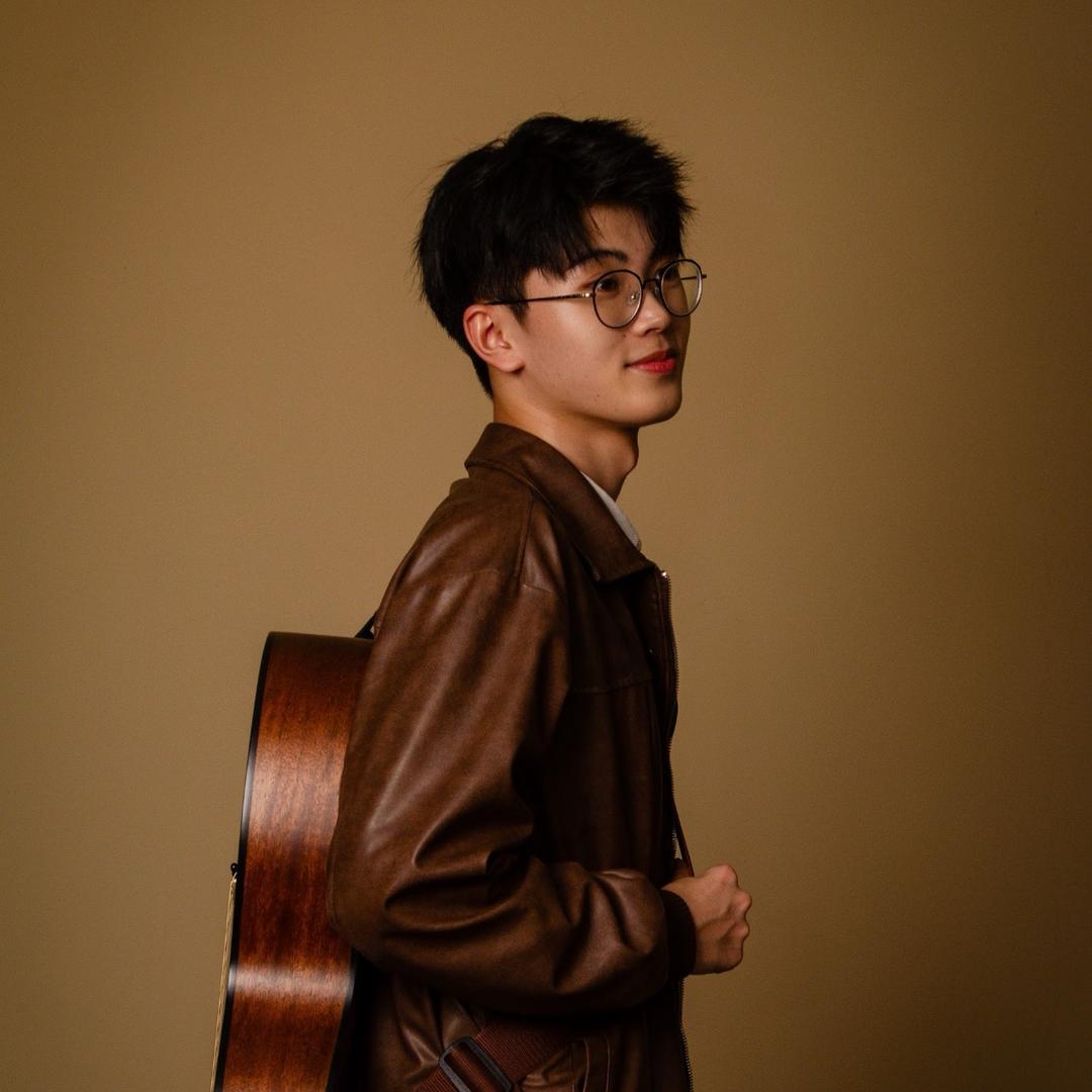 Chris 官杰皓