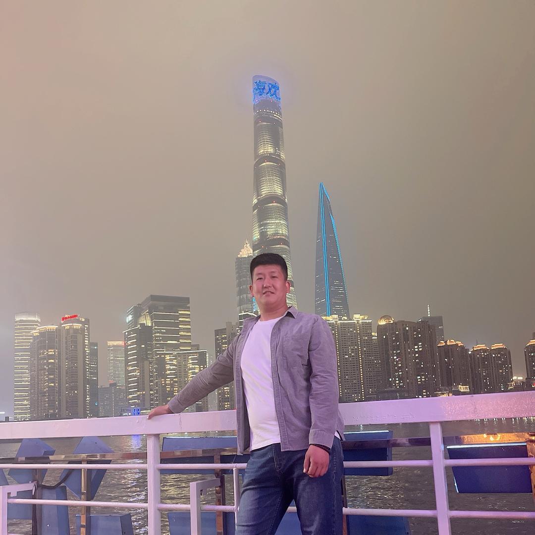 阿洋.