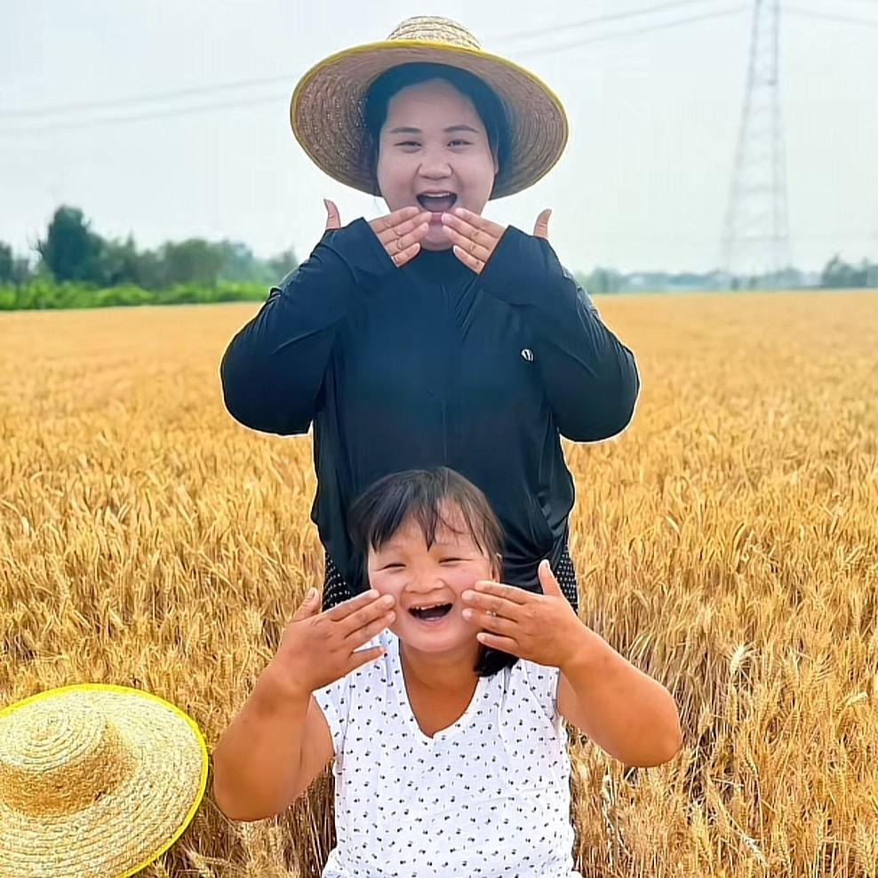 胖妮和花妮的农村生活