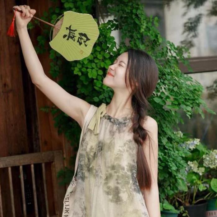 爱臭美的芷荧