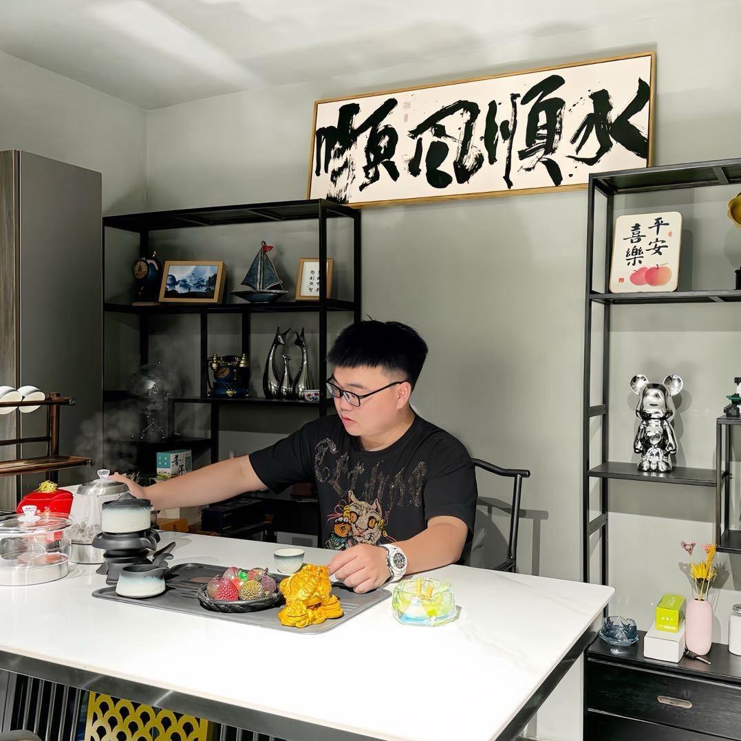 小黄睡不着啊