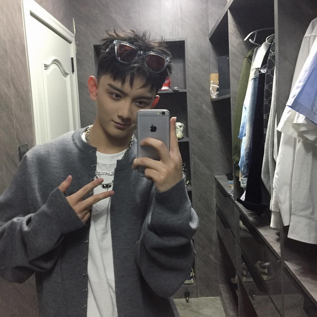 韩睿.