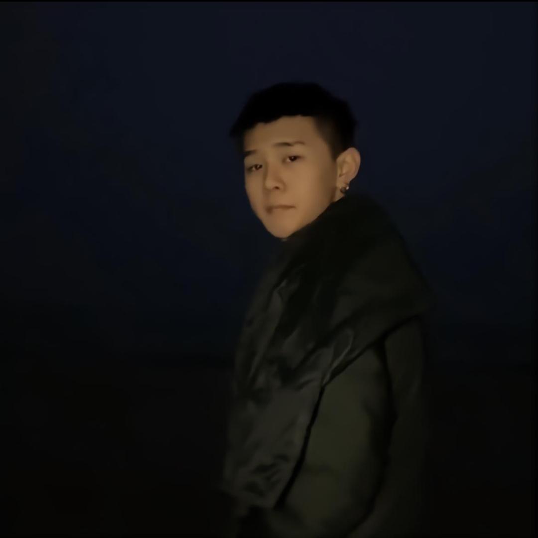 不睡懒觉的年轻人