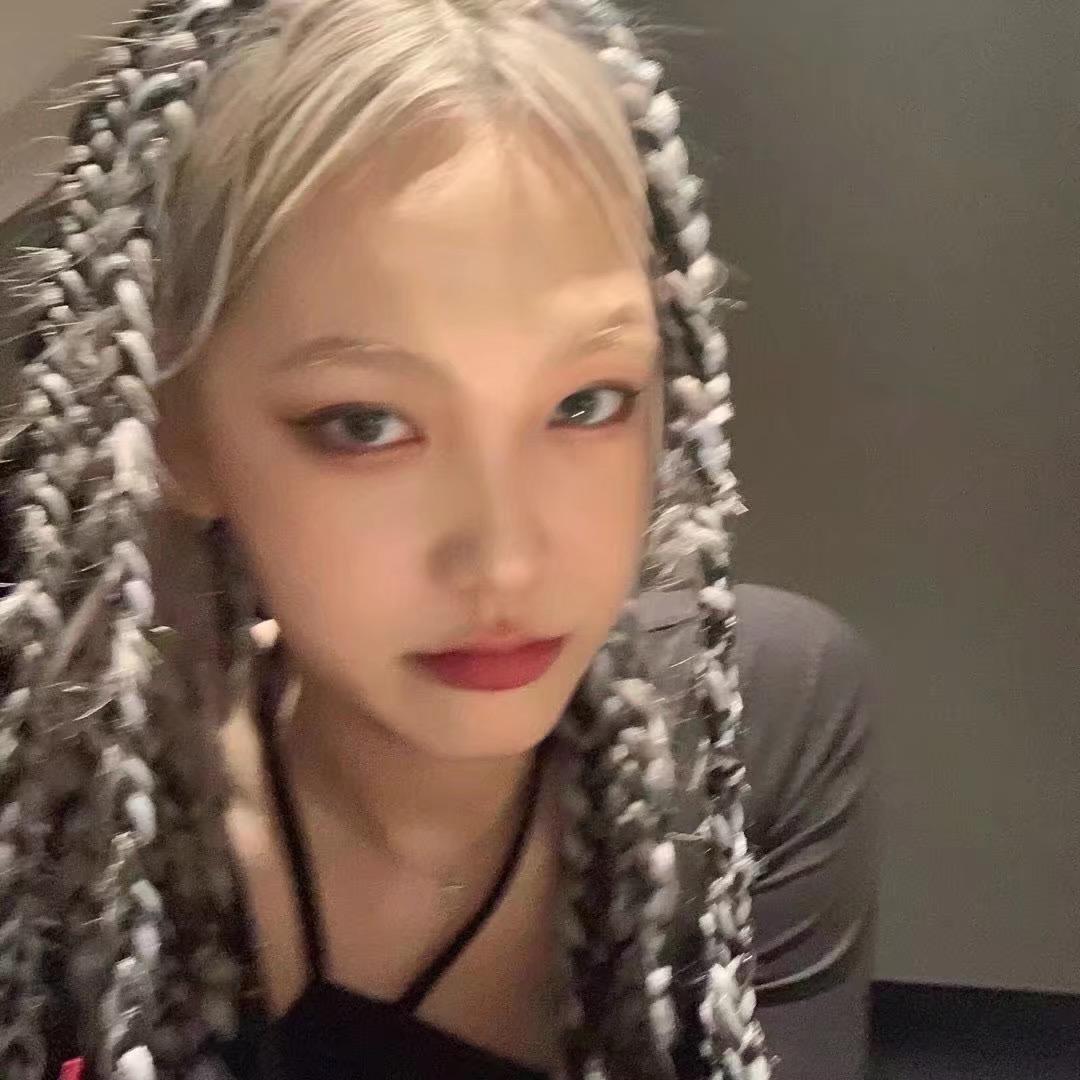 别碰我丸子头.