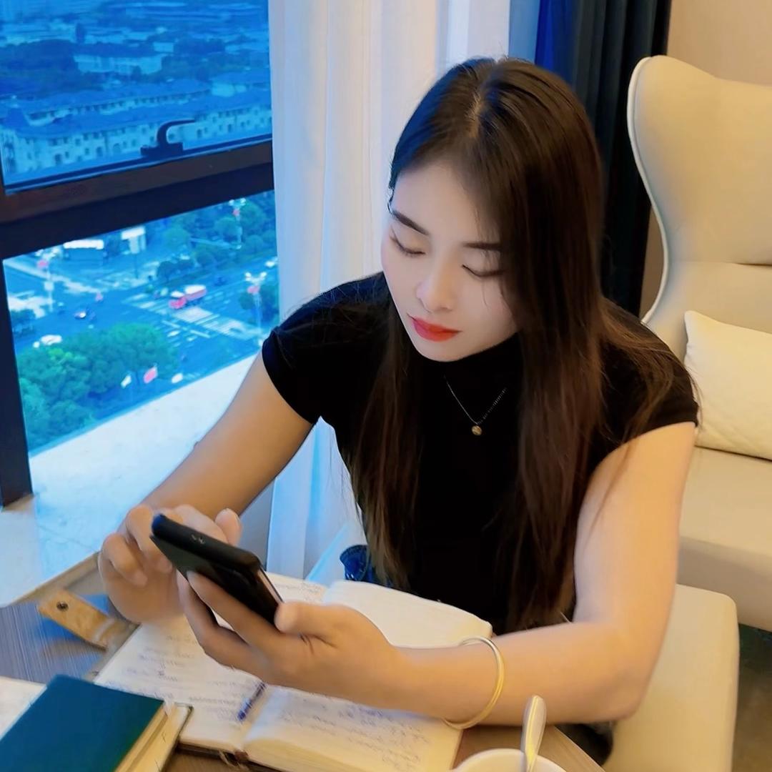 宋海英展柜定制亚克力盒子直发