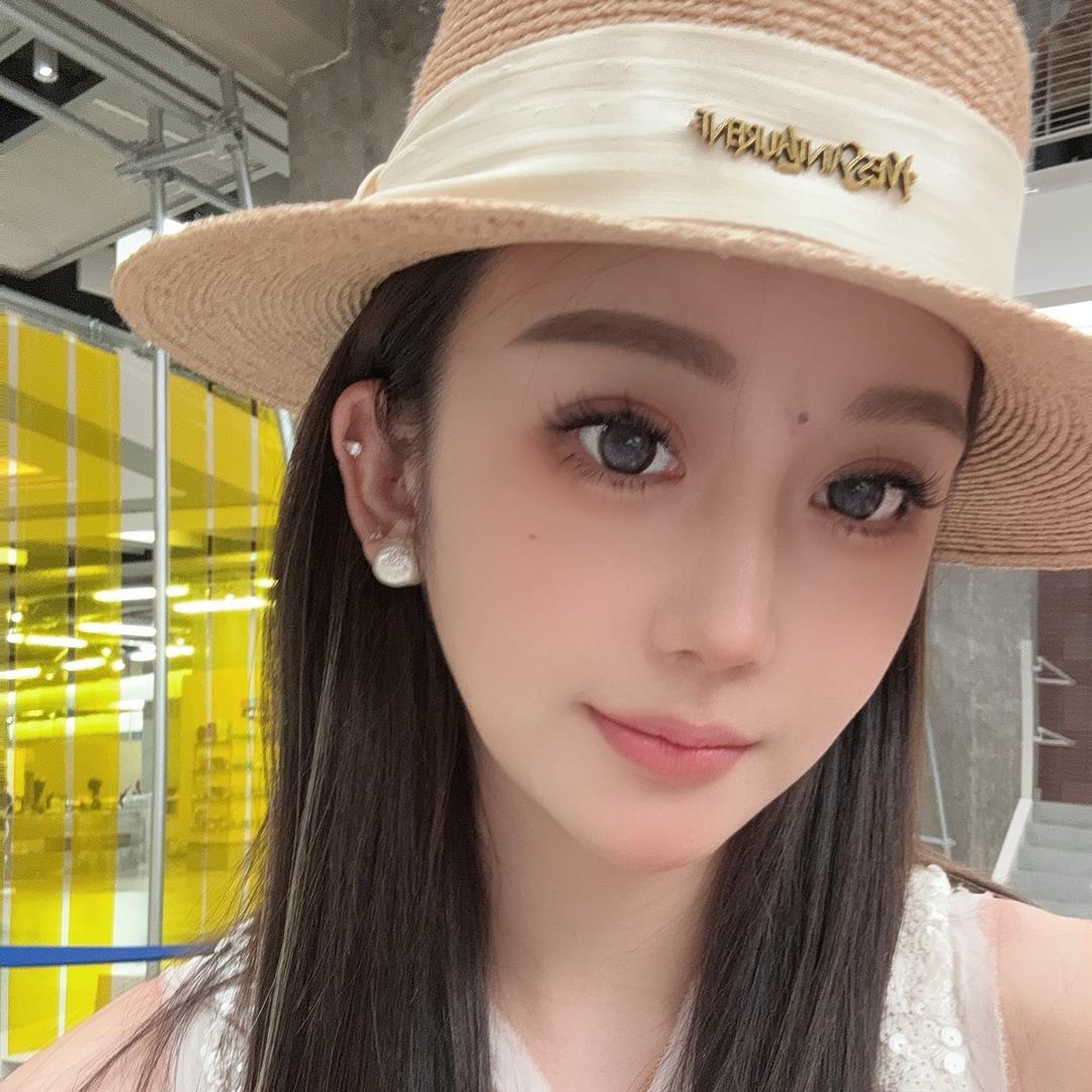 安璐呦ANLUU