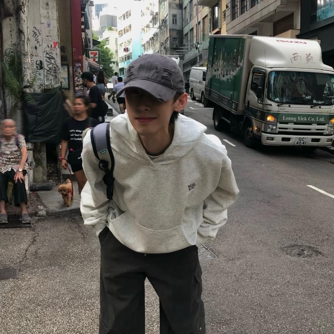 灰色