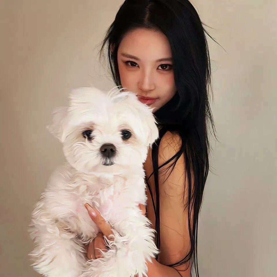 韩素希.