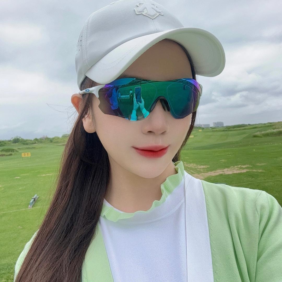 小黑高尔夫俱乐部-lanny