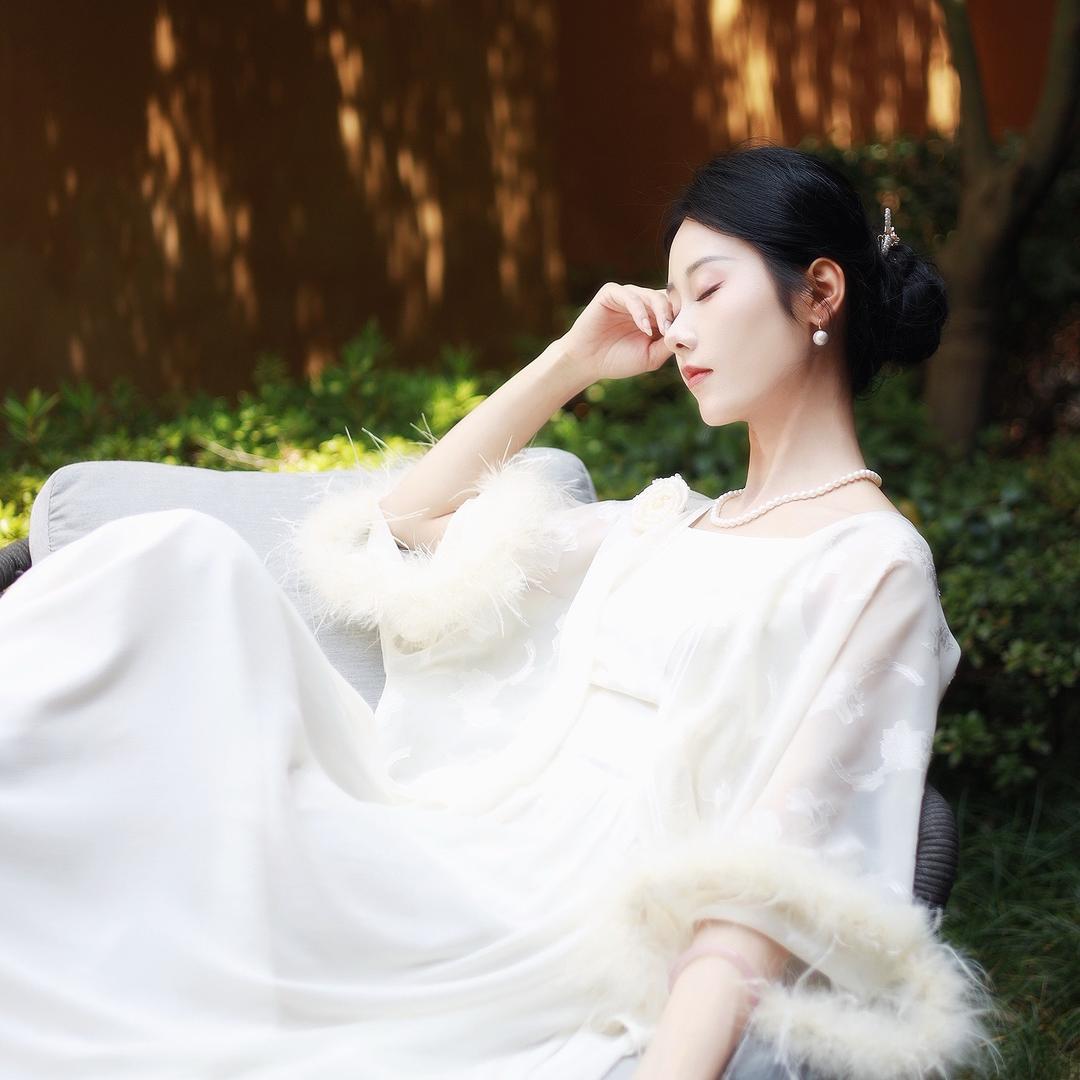 素尘《泛月》