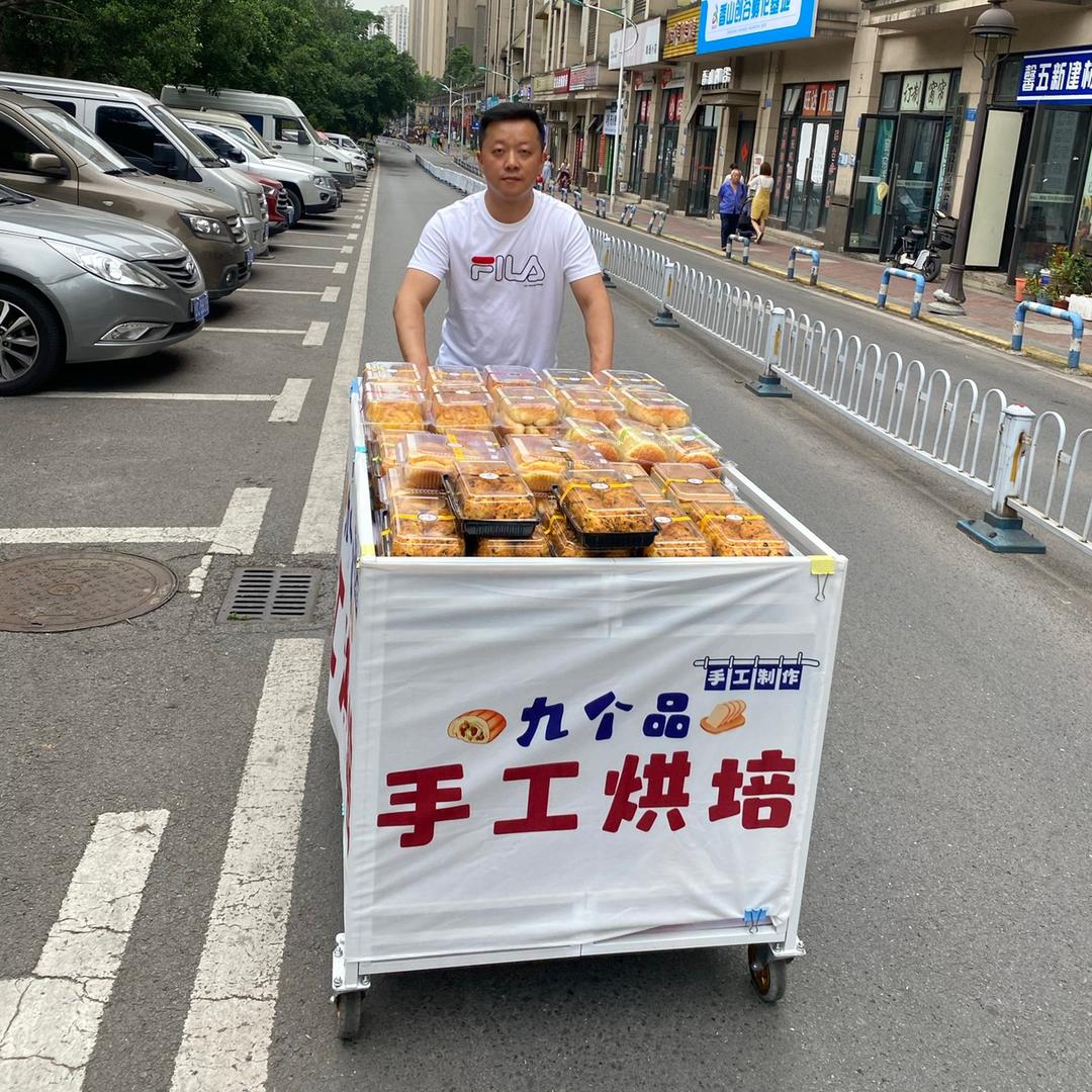 烘焙大叔摆摊创业记