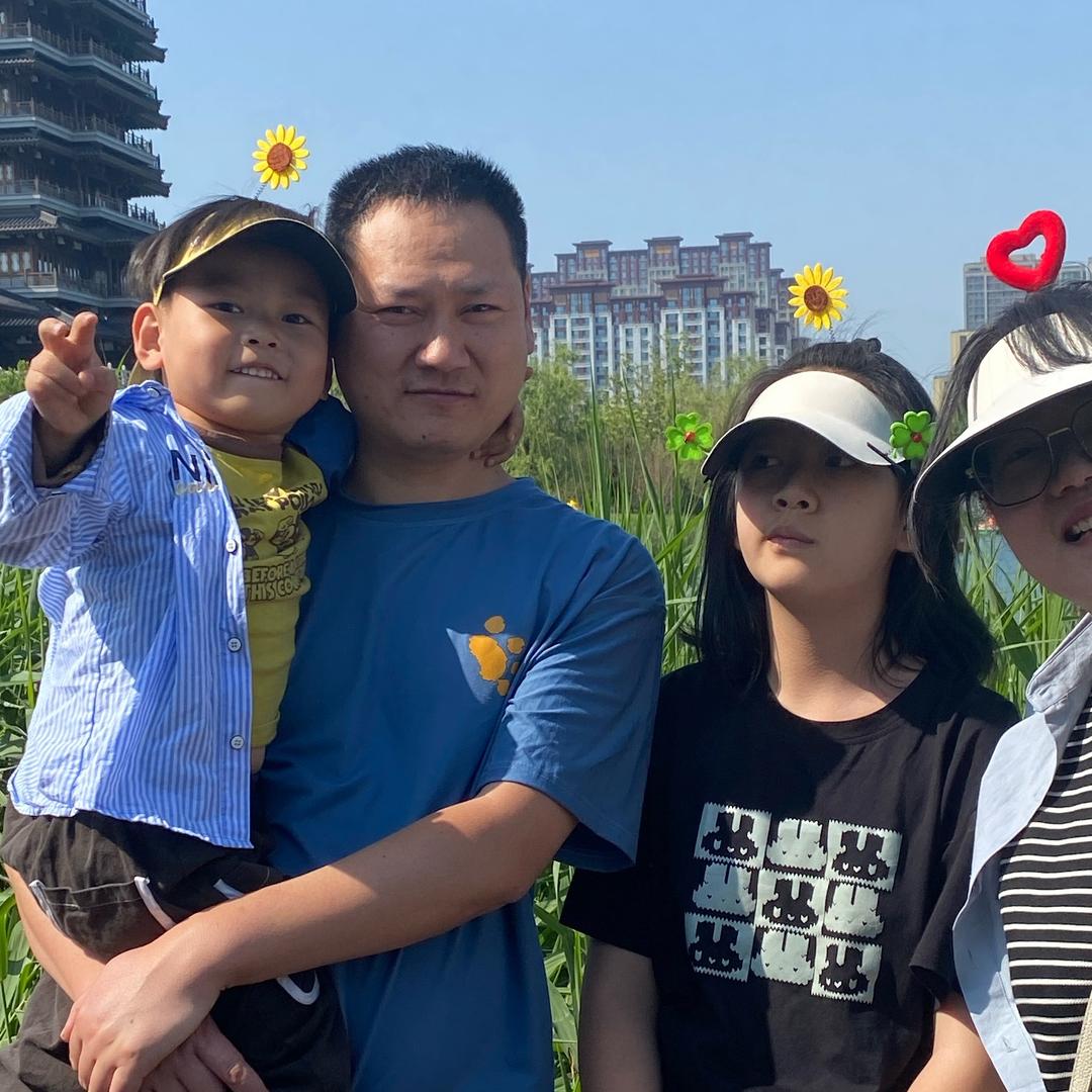 黄豆豆小盆友一家