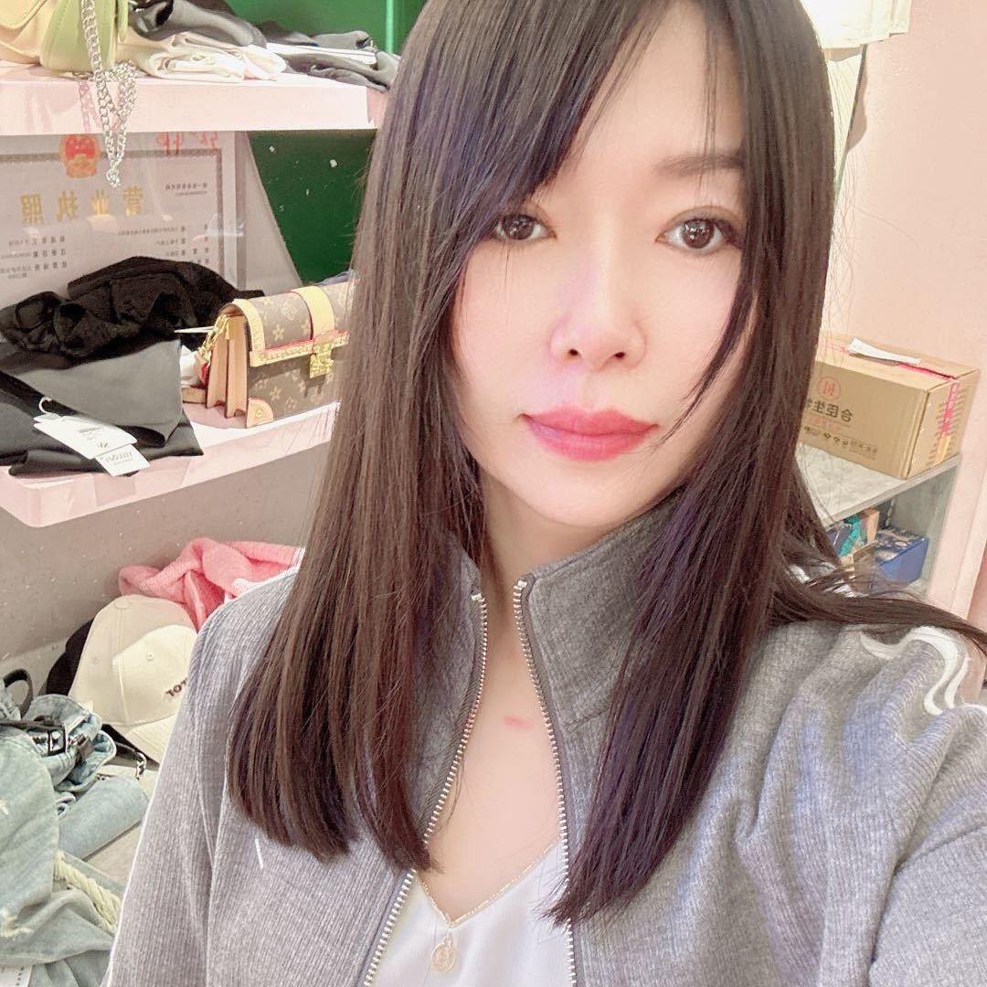 小鱼儿鞋店金田商场