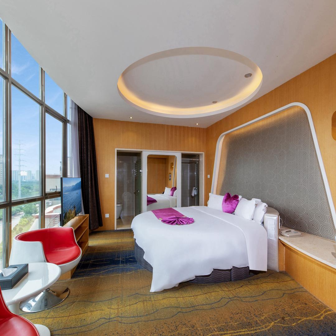 索享假日酒店（华阳湖店）