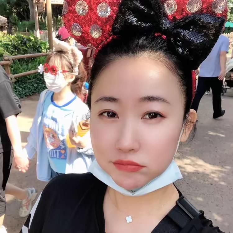 玩猫粑粑的瀛宝儿