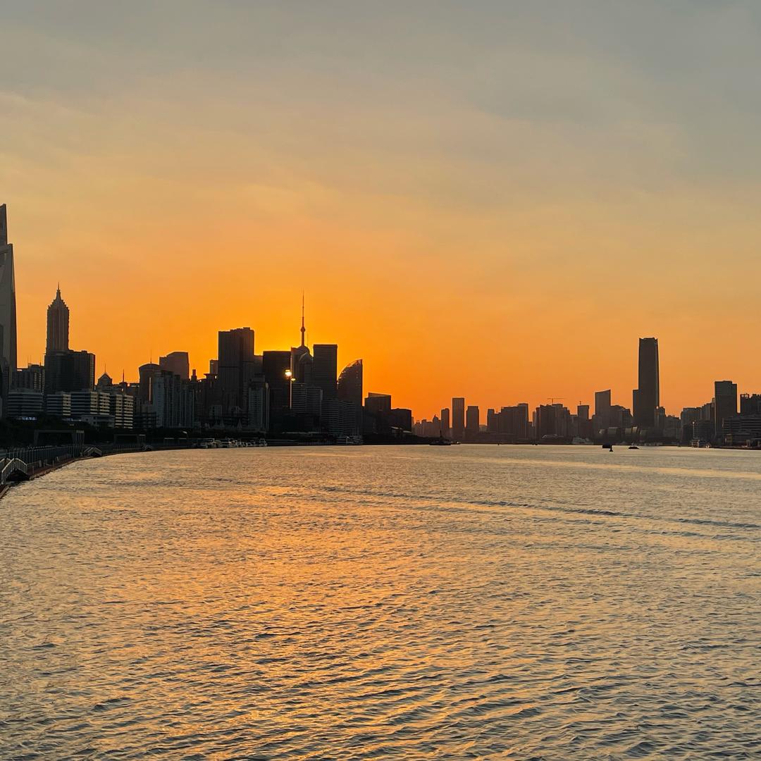 夏日蓝星拉飞哥好酒相随