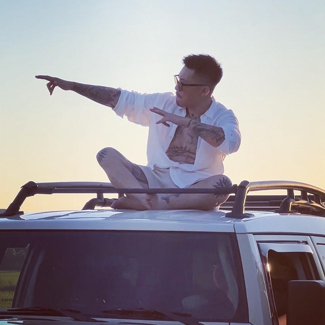 打三角洲那男的