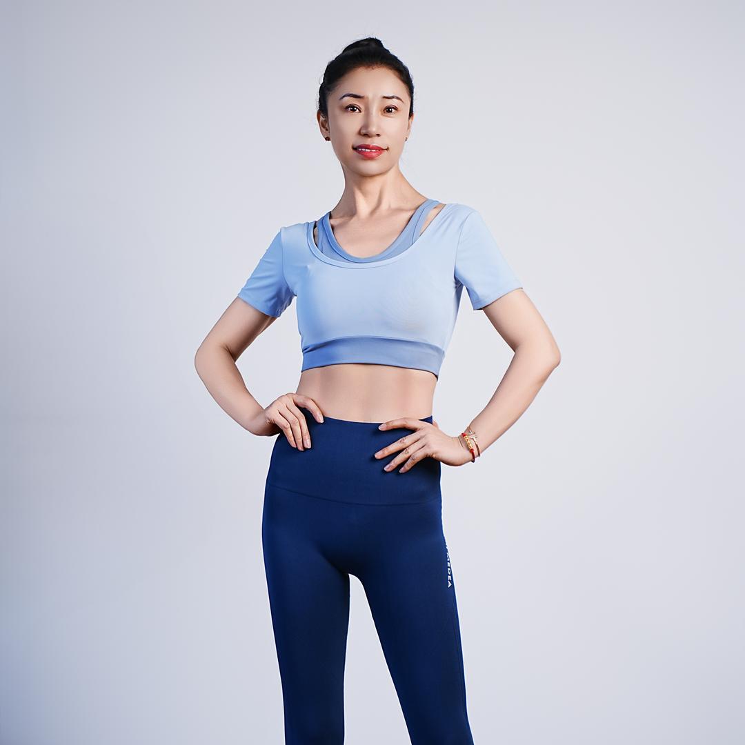 50岁艳姐拥有马甲线