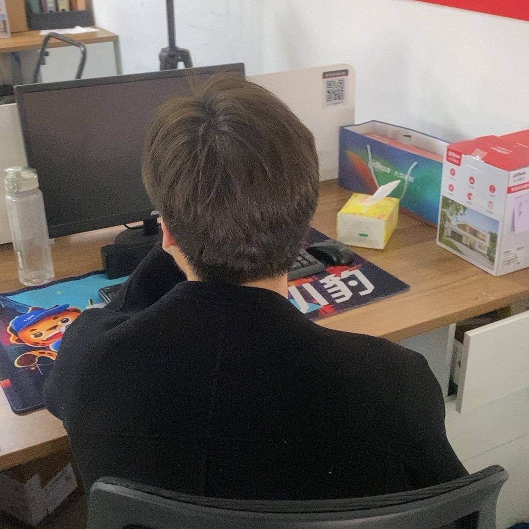 卖监控里面最会唱歌的00后