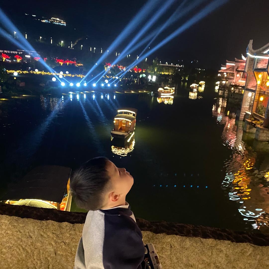 爱答不理