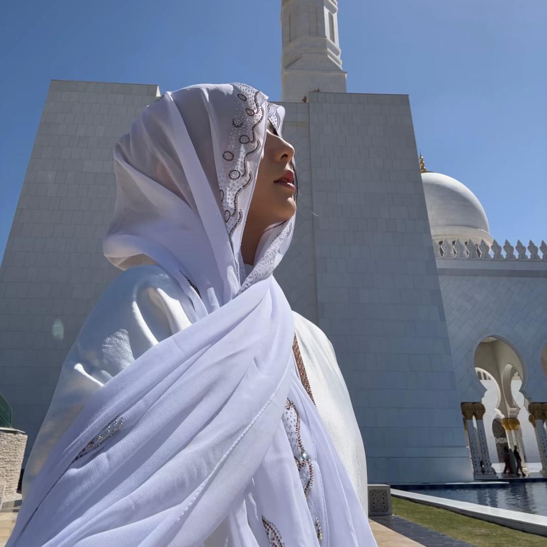 不是美女我不看