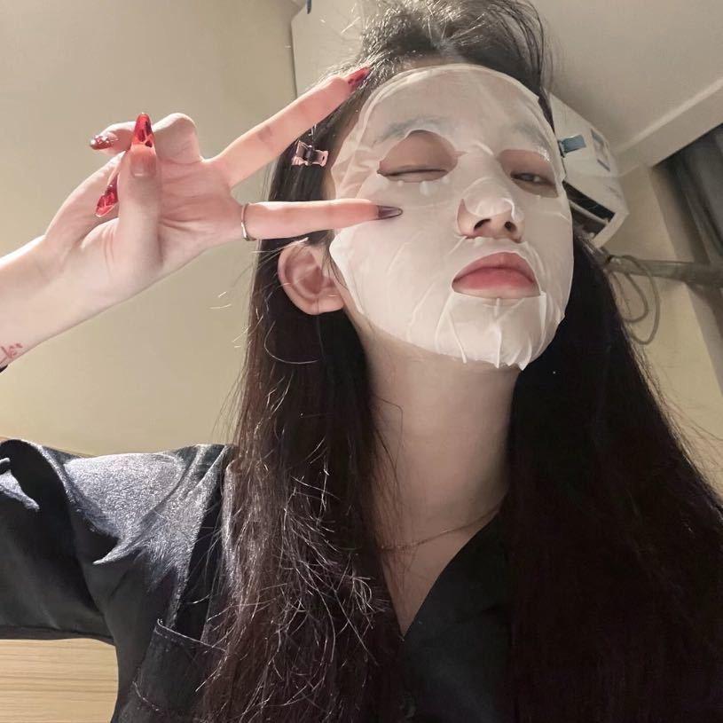周莹莹.