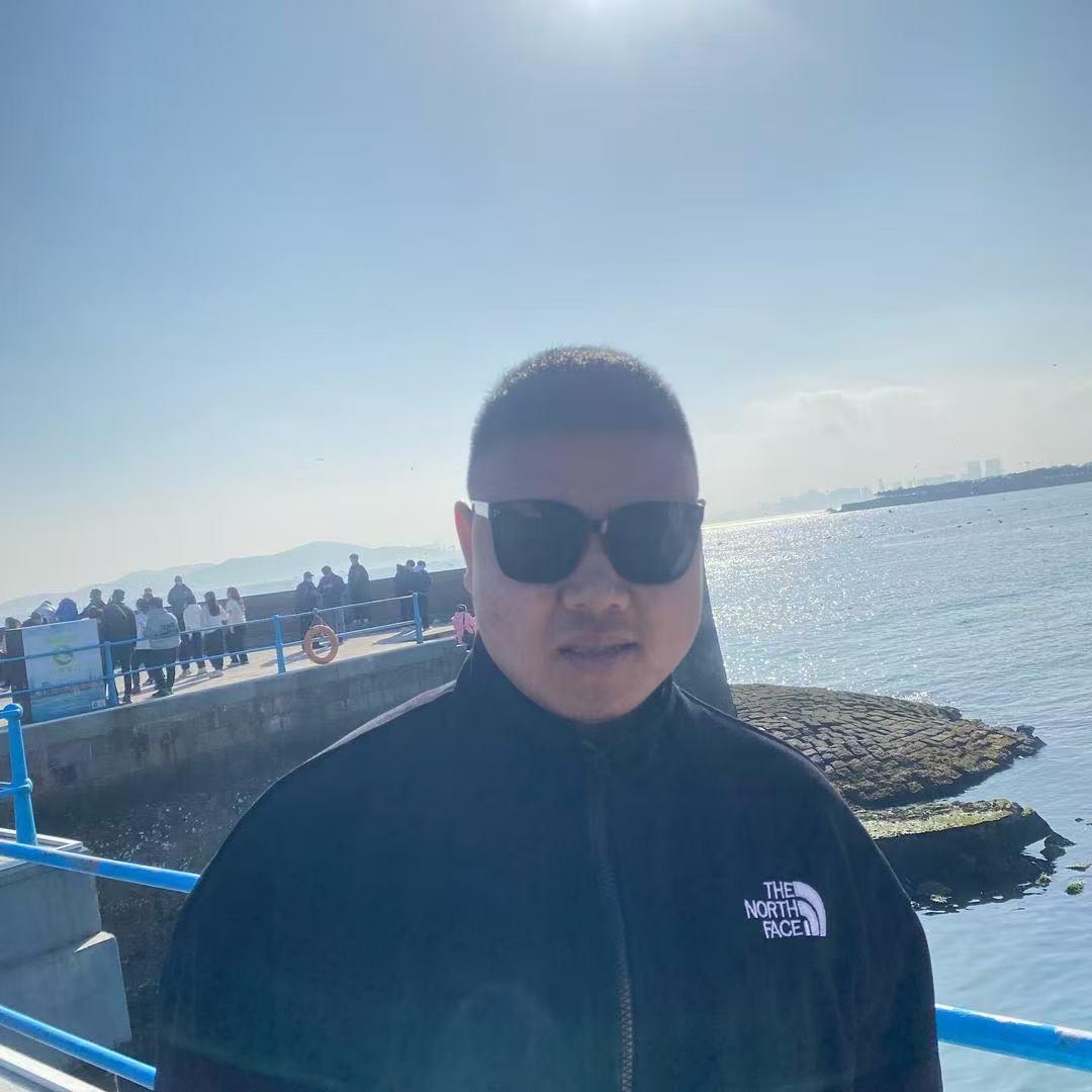 00后摆摊小夫妻