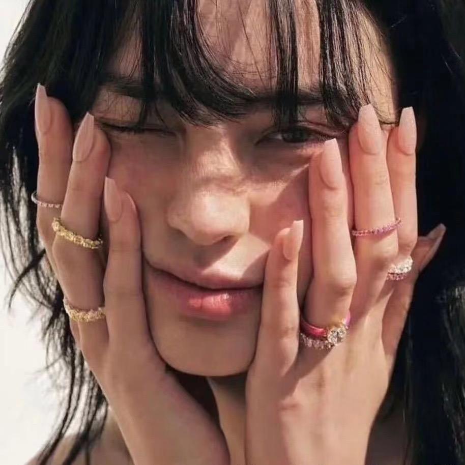 爱笑的小九吖