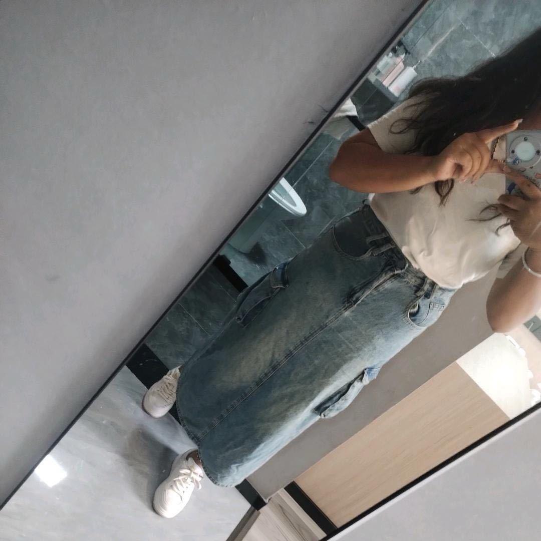 ↘