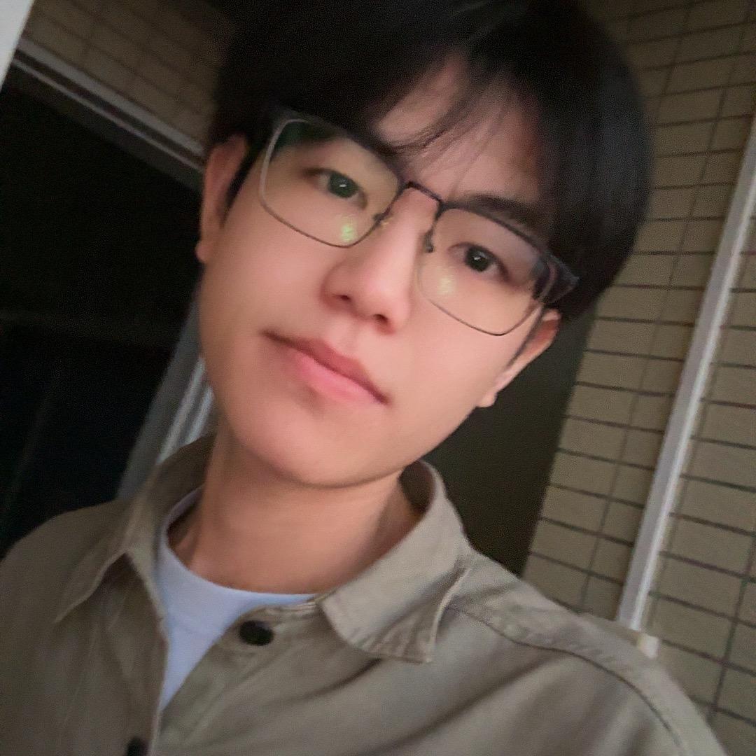 小李骑太奶奶上月球